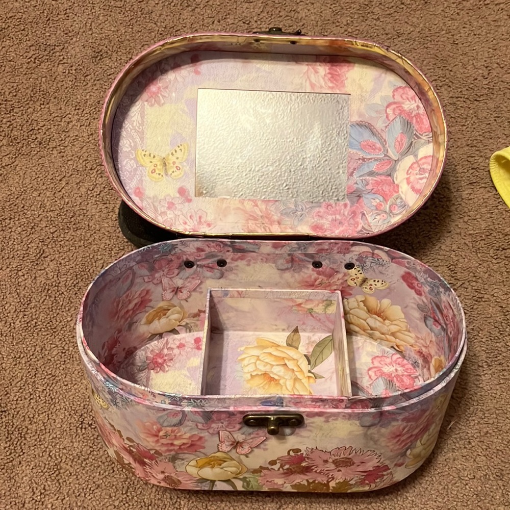 Jewelry box